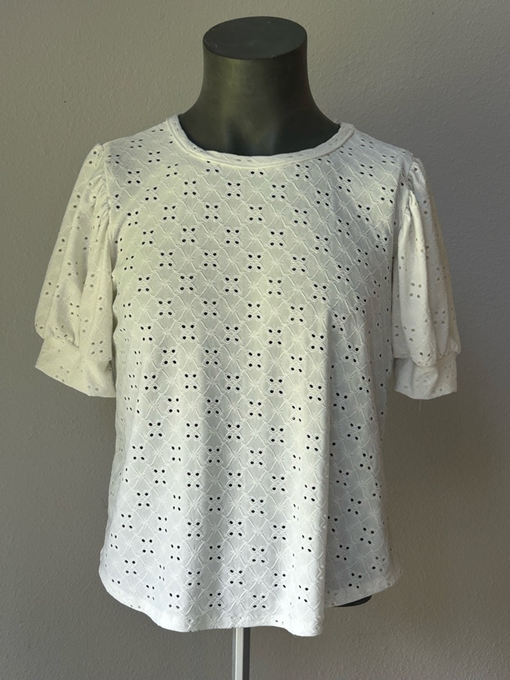 Summer White Eyelet Puff Sleeve Crew Neck Top (Size M)